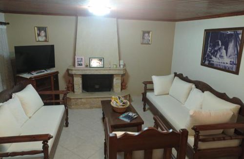 Mavromati Apartment | Pialeia Kalliston Villa