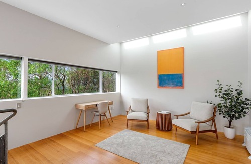 New Lynn House | Piha Pool Pad - Contemporary styled home with awesome ocean and coastal views.