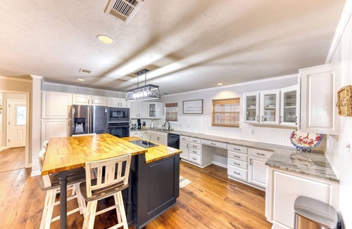 Long Beach House | POOL with Heating option! 6-seater Golf Cart &GameRoom! Walk to Beach &Downtown!