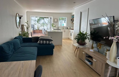 Dee Why House | Private Dee Why Townhouse-Relaxed Coastal Retreat with Pool/10 min walk to beach