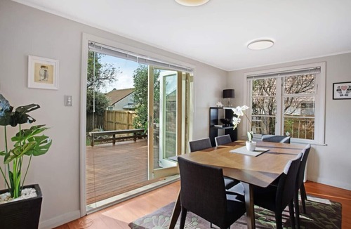 Point Chevalier House | Prosper Point Home with BBQ, Patio and Parking