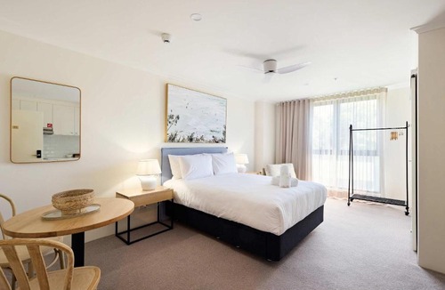 Manly Apartment | Queen Studios with Sofa Bed at Manly - 3min walk to Corso & Manly Beach