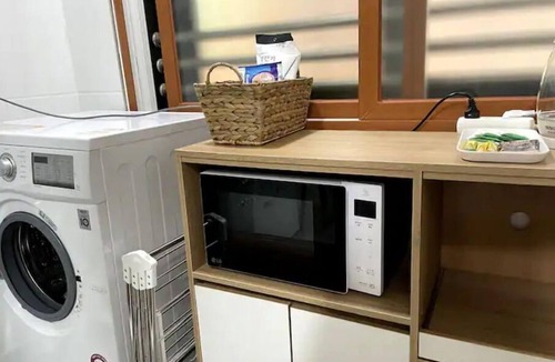 Yeoksam House | Quiet and spacious 1-bedroom apt in @Gangnam-gu