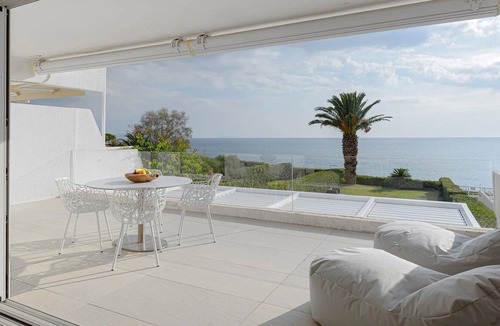 Koukaki Villa | R 3392 Villa Hideo With Air Conditioning ,Coffee Facilities & Veranda.