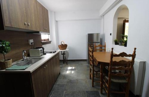 Polidrosos Apartment | Raise Polydrosos Traditional Getaway