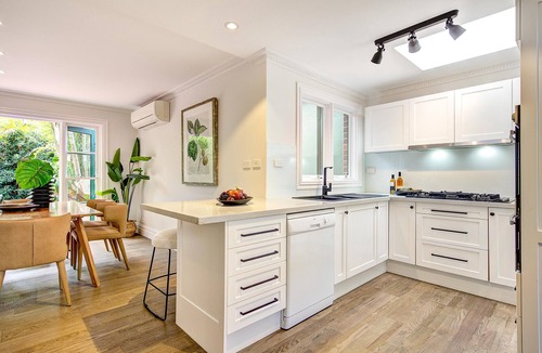 Cremorne House | Reed Cottage - Large private garden cottage a perfect base for your Sydney stay