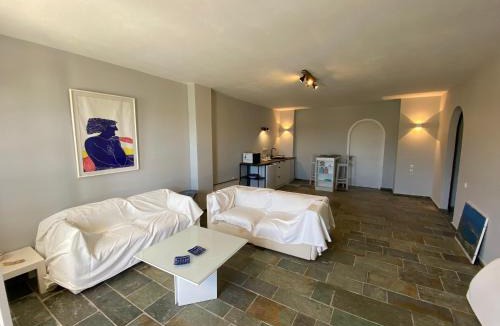 Agii Anargiri Villa | RETREAT VILLA BY THE SEA WITH POOL IN PORTO HELI