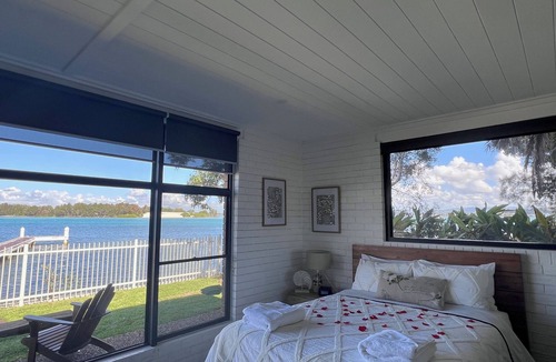 Marks Point Cottage | Romantic Couples Waterfront Escape