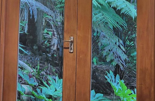 Titirangi Cottage | Romantic Log Cabin Retreat with outdoor bath set amongst the trees
