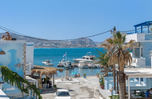 Finiki Apartment | Room 'Giavasi Seaside 2' with Sea View and Balcony