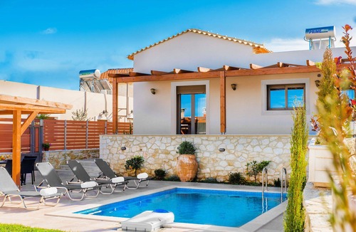 Pikris Villa | Rose OFFLINE