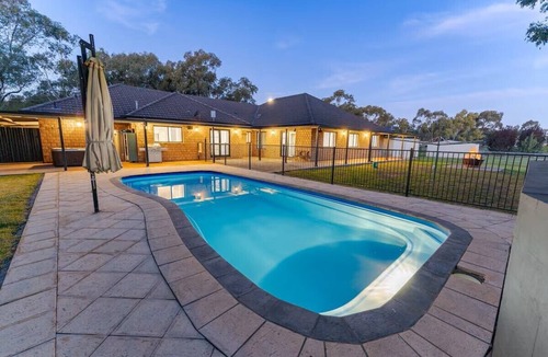 Mugga Downs House | Rosemont Boutique Country Lodge | Peaceful | Private | Relaxo Maxo