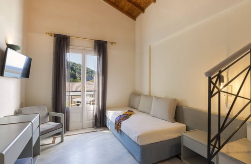 Karlovassi Hotel | Samaina Port