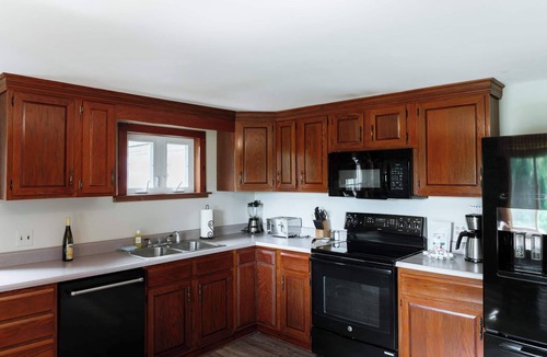 Town of Benton House | Scenic Wine Trail Lodge w/Decks & Lake Views