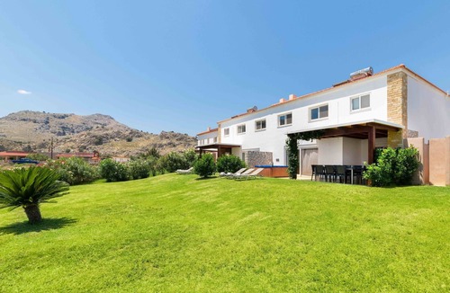 Kolymbia House | Schönes Haus in Kolympia mit privatem Parkplatz by Interhome