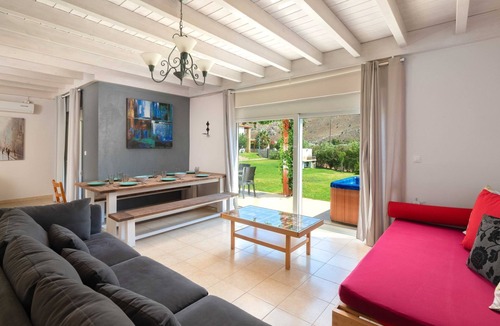 Kolymbia House | Schönes Haus in Kolympia mit privatem Parkplatz by Interhome