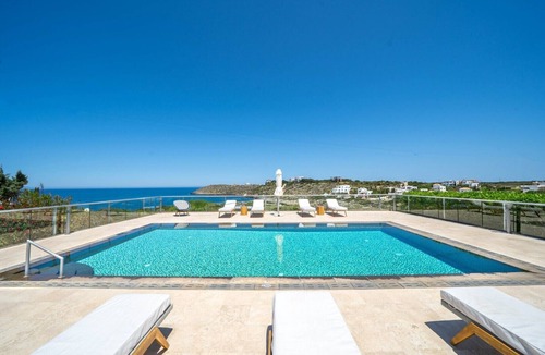 Stavros Villa | Sea front * 1 km to the beach * Ideal for family