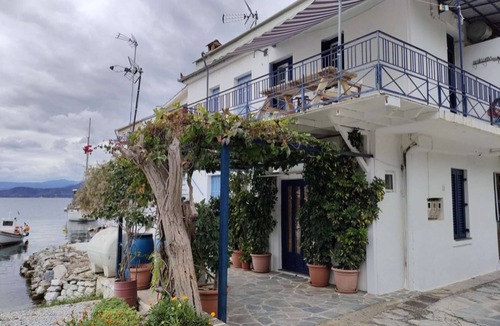 Trikeri Apartment | Sea Side Studio with Balcony & Sea View – Agia Kyriaki, Trikeri