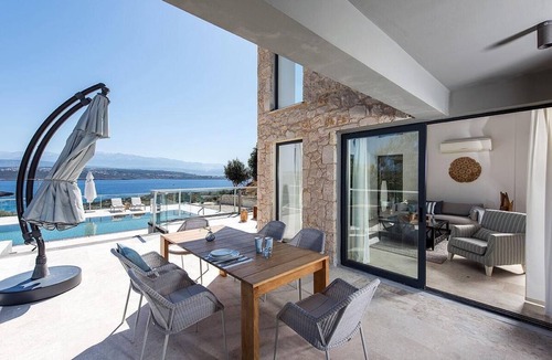Stavros Villa | Seafront 4 Bedroom Villa