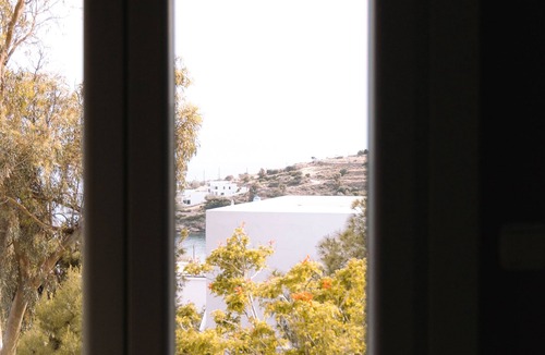 Megas Gialos House | Seaside Serenity: Sea View House