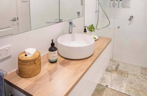 Orange Apartment | Silk Tree Studio | Steps to Cook Park