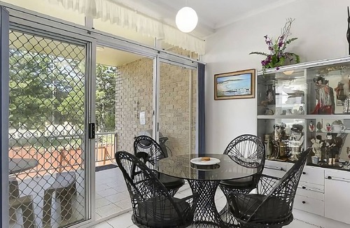 Sawtell Apartment | Solitaire 1 is a spacious two bedroom apartment in central Sawtell, walking distance to the beach