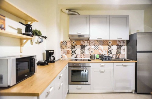Nees Pagases Apartment | Spacious 2 Bd Seafront Escape in Volos w Patio