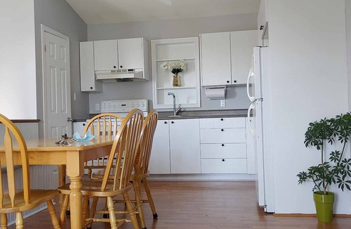 New Glasgow Apartment | Spacious 3 bdrm, 2 full bathroom suite in beautiful New Glasgow