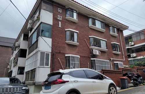 Yeoksam Apartment | Spacious 3-bedroom apartment in Gangnam Seoul, near Metro station, Share house!