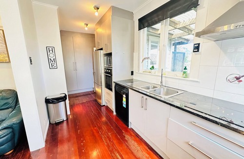 Mount Roskill House | Spacious 5 Bedrooms Fully Fenced house in Auckland