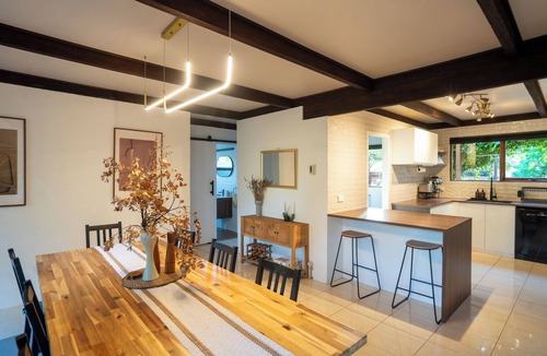 Armidale House | Spacious and Central 5 bedroom Home