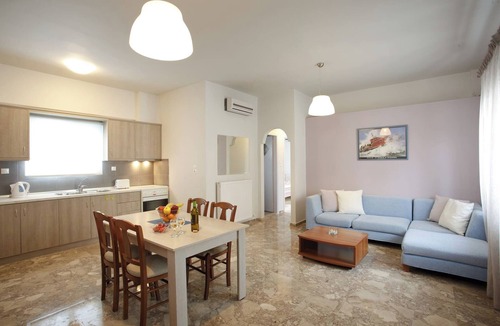 Plakias Apartment | Spacious apartment just 2 min walk from the beach!