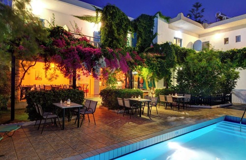 Plakias Apartment | Spacious apartment just 2 min walk from the beach!
