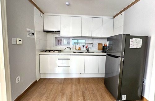 Cheongunhyoja-dong House | Stay JoyㅡEntire 6-Bedroom House for Large Families & Groups (up to 17)ㅡSeoul