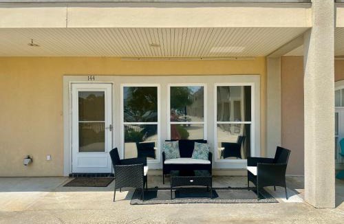 Long Beach Apartment | Steps from the Sand and Town Green - 2BR Coastal Retreat
