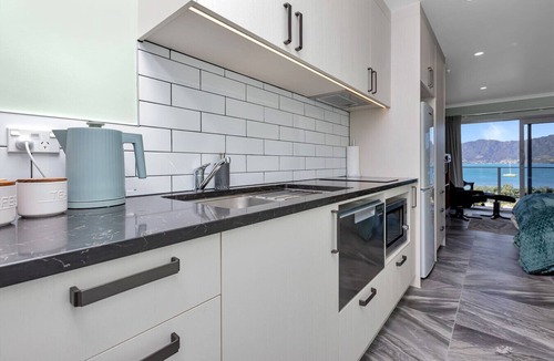 One Tree Point Apartment | Studio 5 - Waterfront Studio at HarbourLights