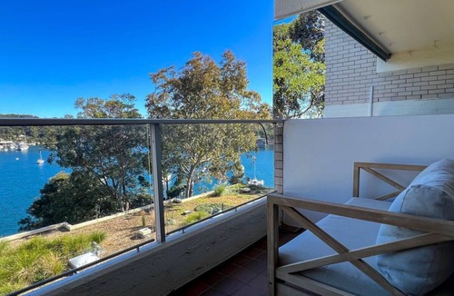 McMahons Point Apartment | Stunning double-story waterfront retreat