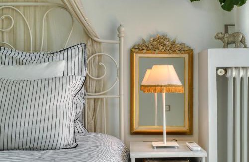 Pasalimani Apartment | Stylish Apartment with Balcony near Marina Zeas and Port Access