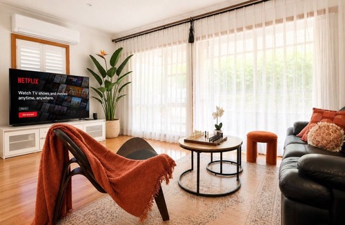 Crows Nest House | Stylish & Comfortable 3BR | Metro & Cafés