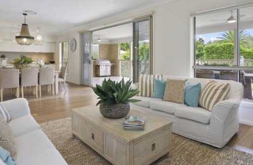 Avalon Beach House | Summer Modern Coastal Retreat