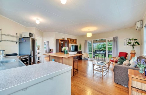Grey Lynn House | Sunny and Cosy Home near Western Springs