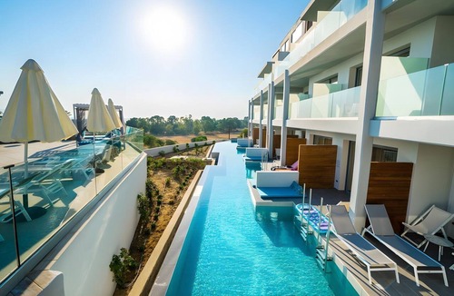 Psalidi Apartment | Superior Double Room with Swim-up Sharing Pool – Inland View