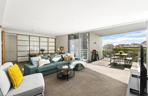 Pyrmont Apartment | Sydney - PYRM2 - Distillery Drive - Stylish 2BR + Study with Pool Gym Near Darling Harbour The Star Casino