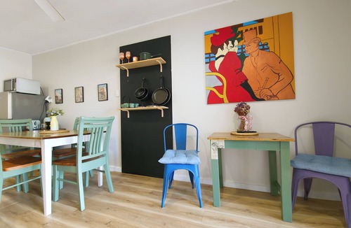 Frog Rock Apartment | The Burrow: Creative Retreat & Showroom Stay in Frog Rock