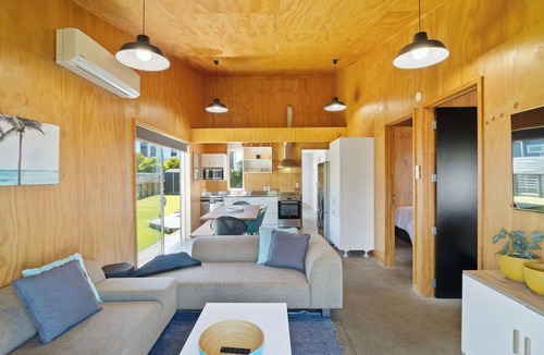 Omaha House | The Weekender - Omaha Holiday Home
