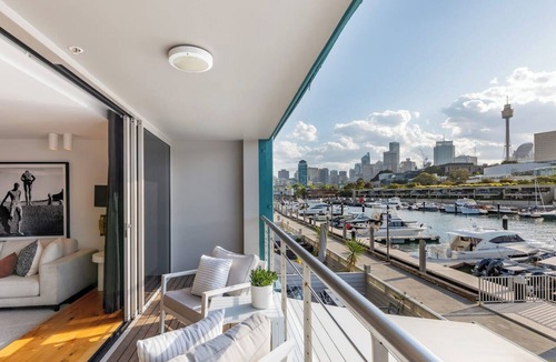 Woolloomooloo Apartment | This apartment is a 2 bedroom(s), 2 bathrooms, located in Woolloomooloo, NSW.