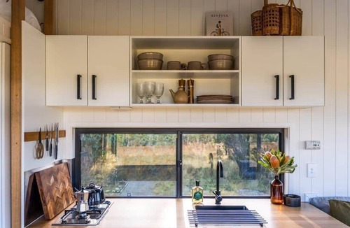 Shooters Hill Cabin | Tiny Daisy - Greater Blue Mountains