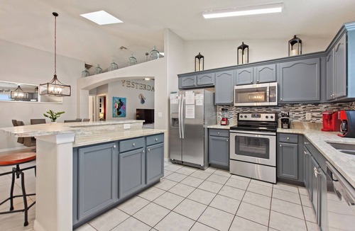 Windsor Palms House | TOP-RATED Disney Villa! 5BR/4BR, Heated South-Facing Pool, 3 Miles to Disney
