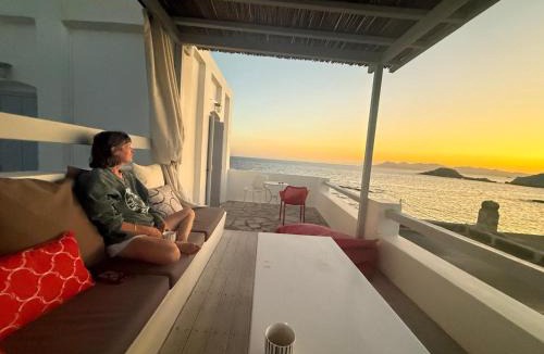 Mandrakia House | Traditional Waterfront House