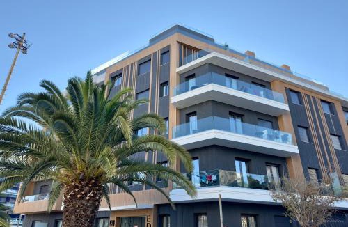 Athens Apartment | TT Luxury Homes I Anemoi - Luxe Stay Shared Pool & Gym